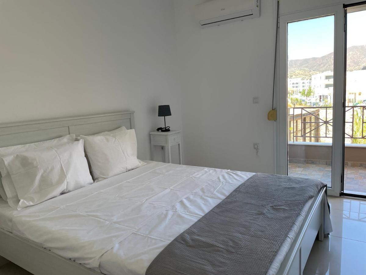 Locals Apartment Karpathos Buitenkant foto
